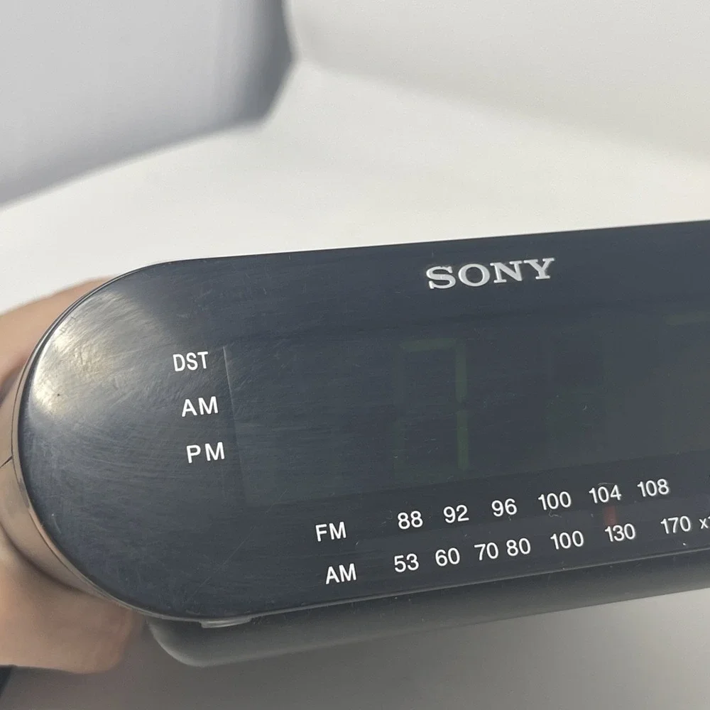 VTG Sony Am/fm Clock Radio Alarm Dream Machine  ICF-C218 Auto‎ time Set DST